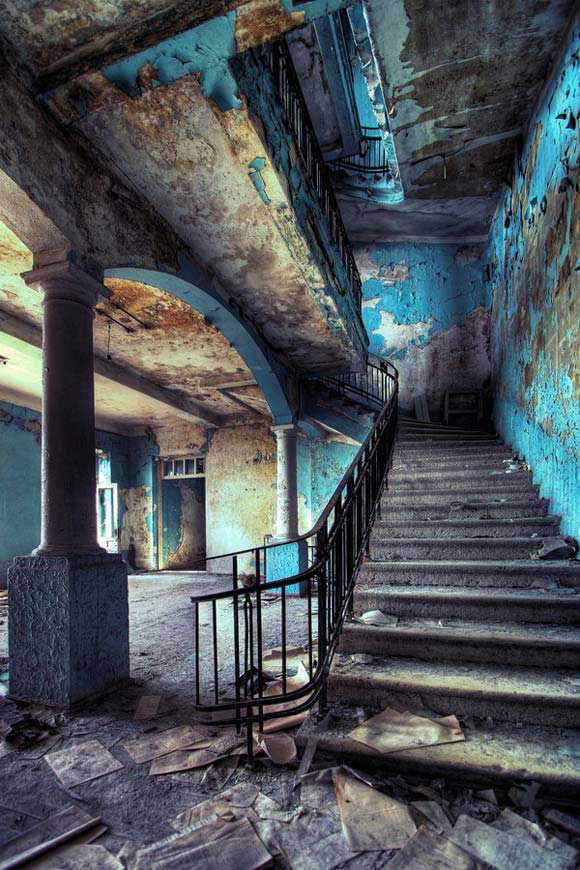 30+ Stunning Urban Decay Photographs
